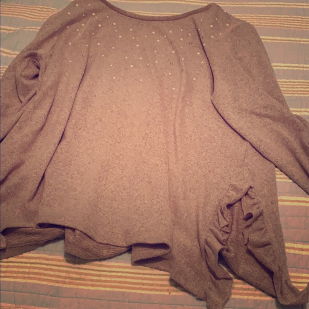 The limited sweater top with pearls with fringe